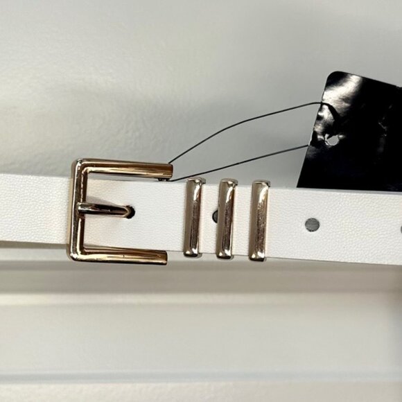 Torrid White Belt with Gold Hardwear NEW - Picture 1 of 9